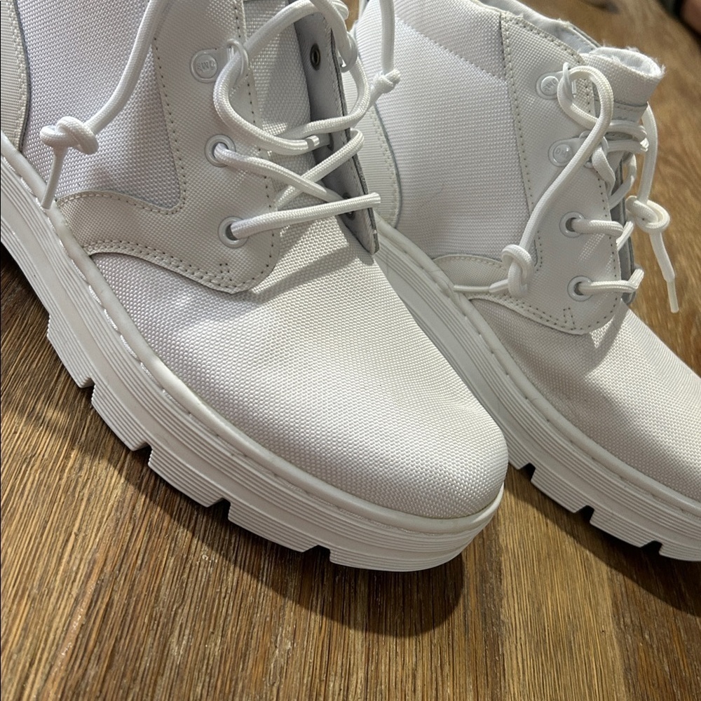 Dr Martens Unisex Limited Edition White Bonny Cammo Boots US 9 L - Picture 12 of 12